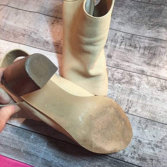 Steve Madden tan boot shoes. Size 7 1/2B. EUC - Picture 4 of 8